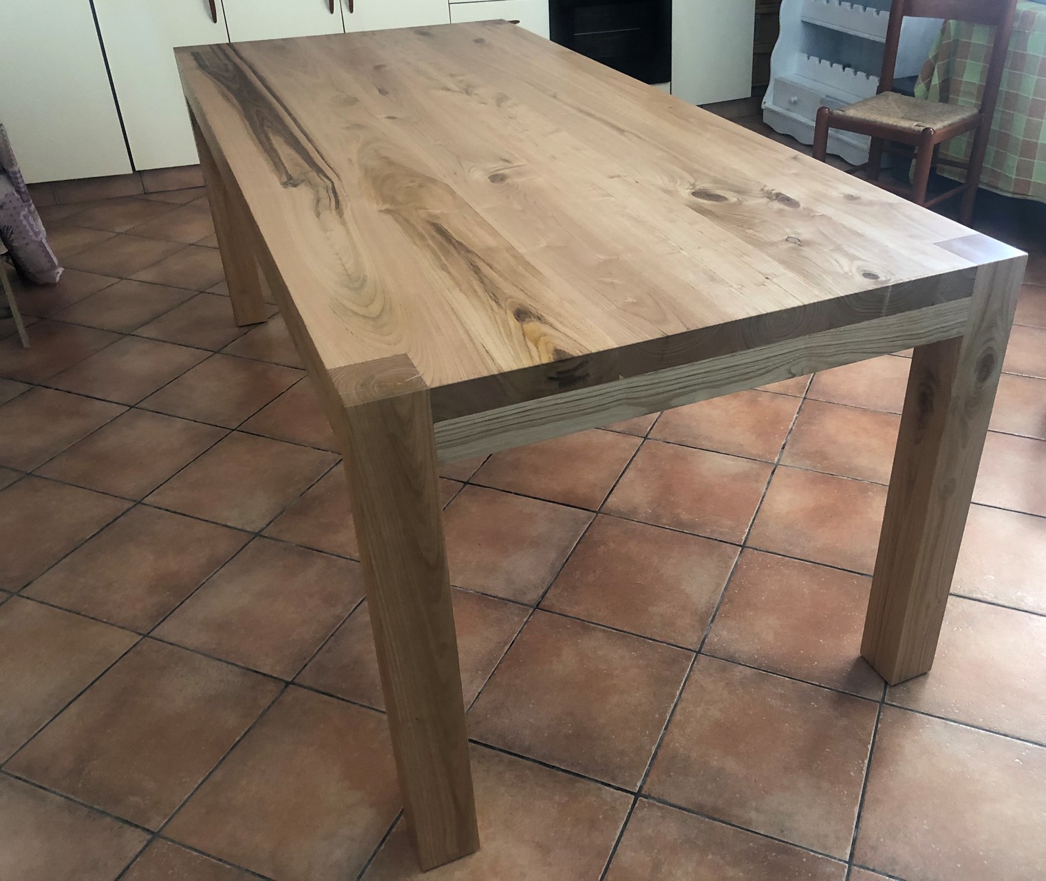 Tavolo in legno di Castagno.