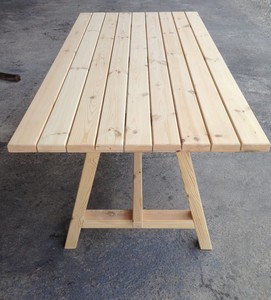 Tavolo da esterno in legno di Pino.