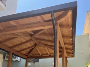 Gazebo a 4 falde in legno d'abete lamellare certificato GL24