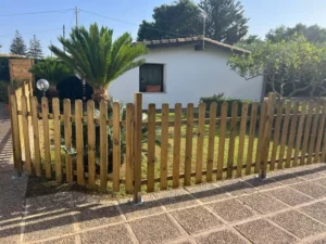 Staccionata in legno di pino impregnato in autoclave