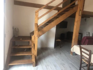 Realizzazione di soppalco con scala e ringhiera in legno